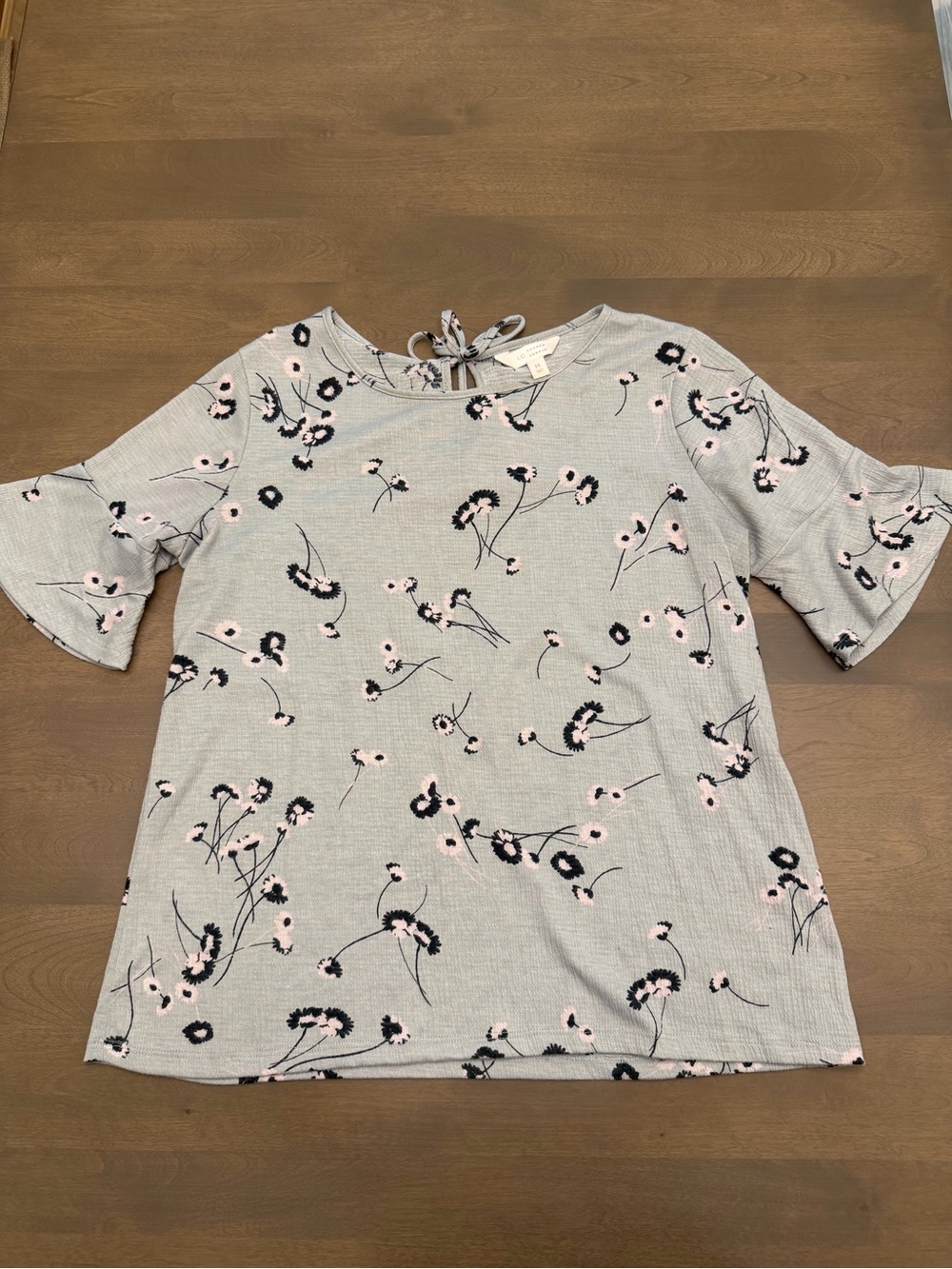 LC Lauren Conrad Floral Bell Sleeve Blouse Gray Pink Size Medium